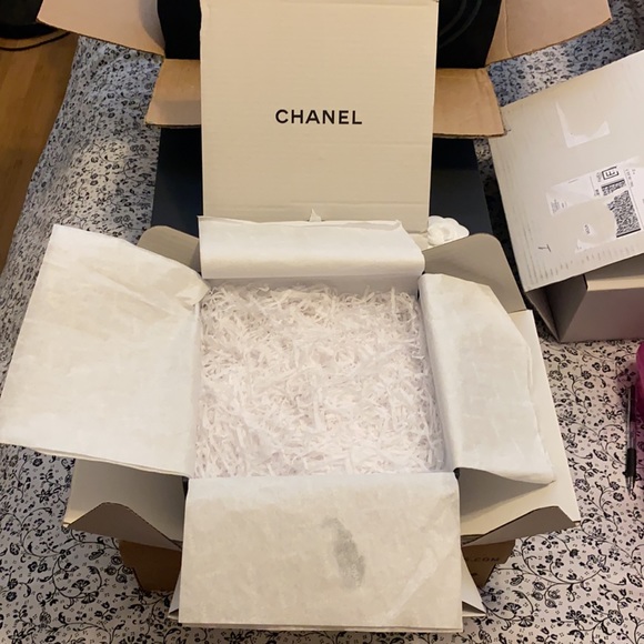 SALE❗️Authentic Chanel Box & Receipt Holder - Picture 3 of 5
